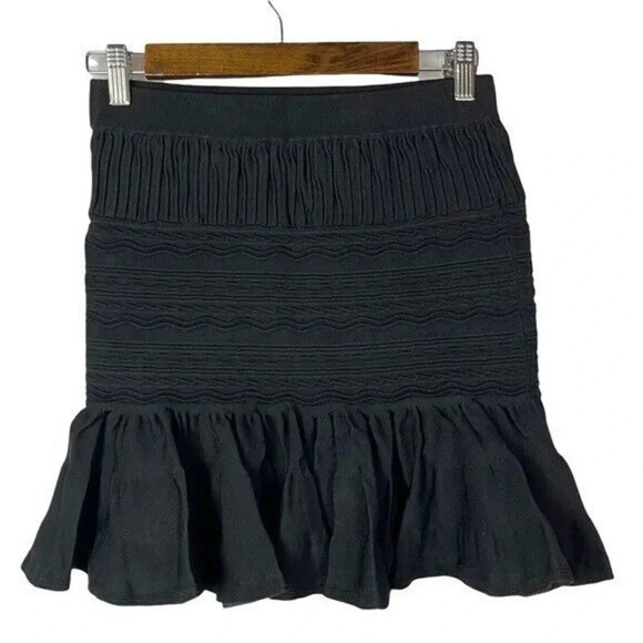 Boutique Olivaceous Black Textured Bodycon Ruffle Bottom Mini Skirt M - Picture 2 of 4